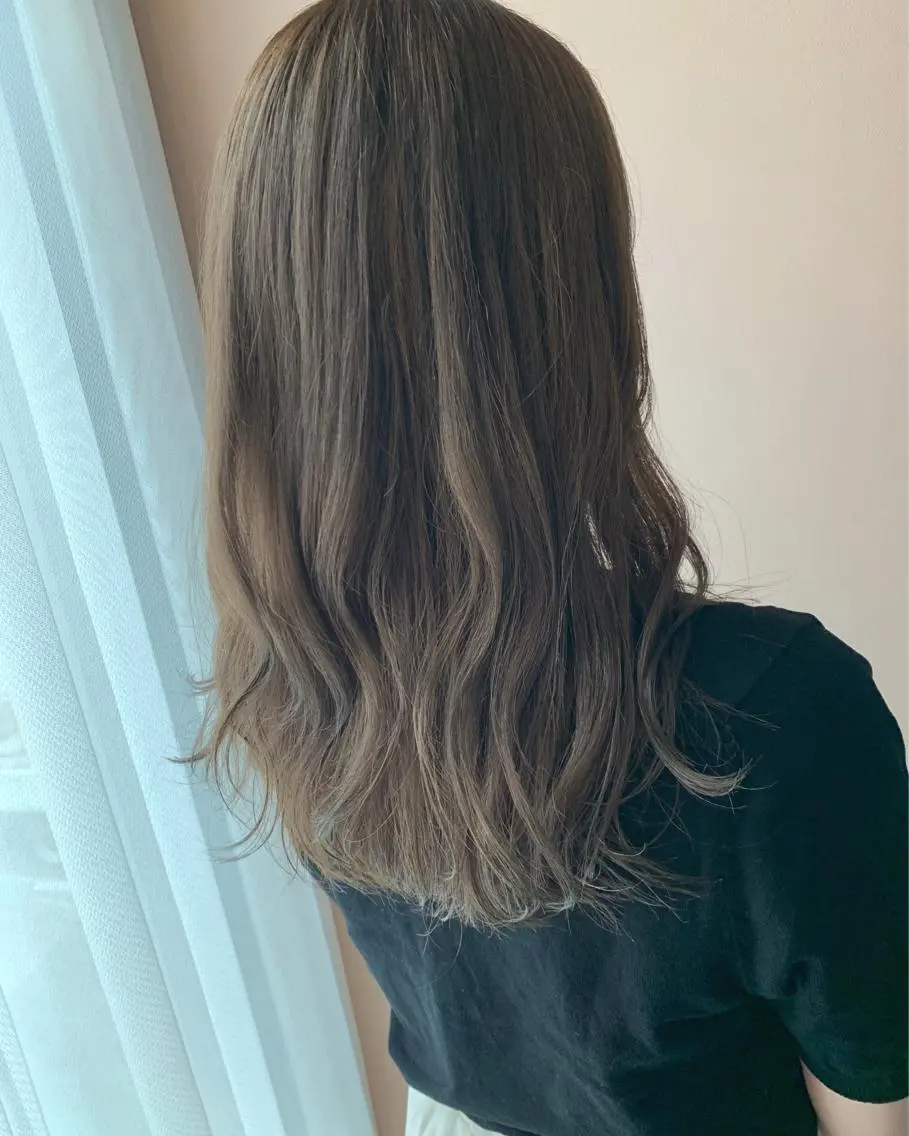 ロング カラー グレージュ hubhair レイヤー/透明感のヘアスタイル