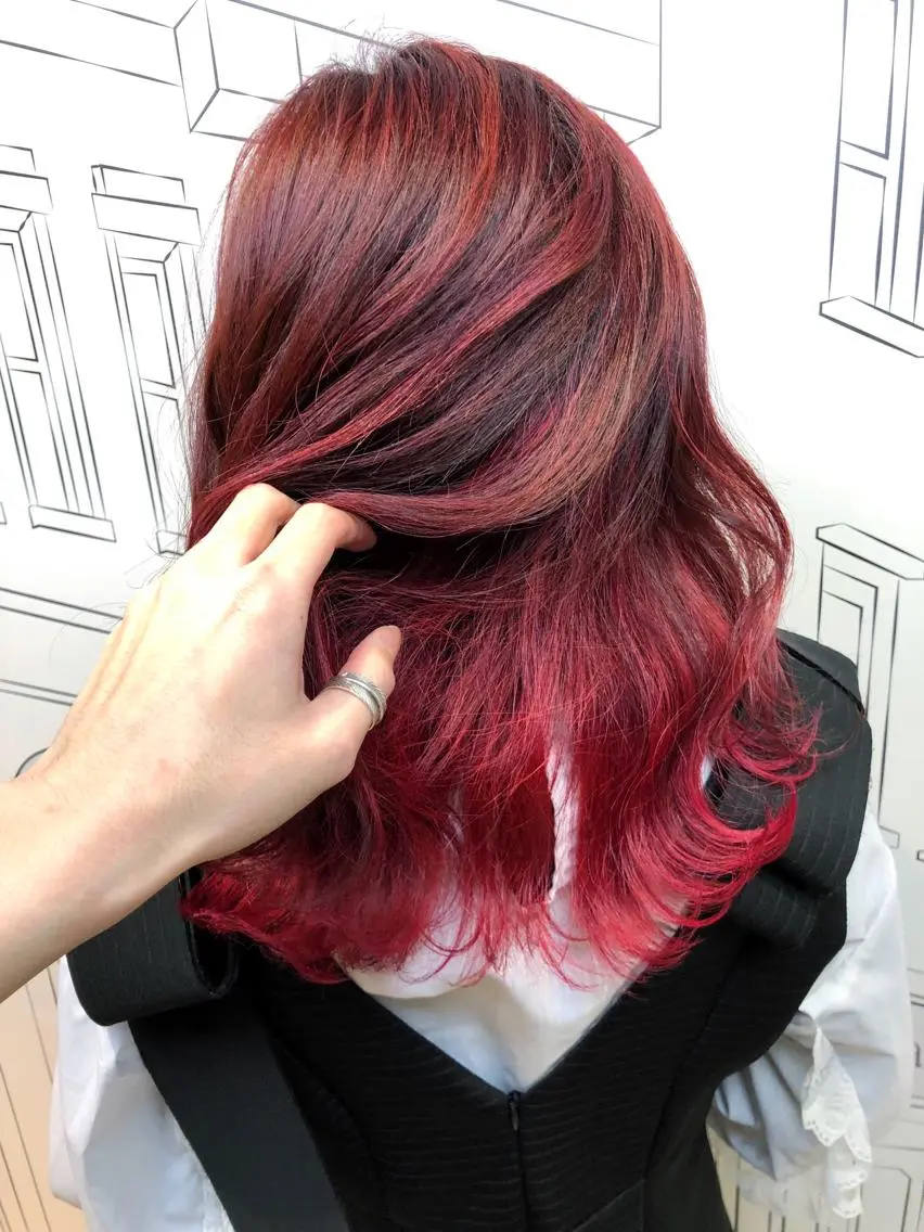 ミディアム カラー レッドカラー レイヤー⭐️カラー ⭐️平川雅史のヘアスタイル