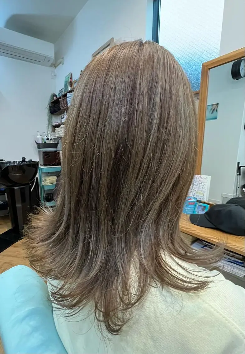 ミディアム カット ヘアカラー LANI hair resortのヘアスタイル