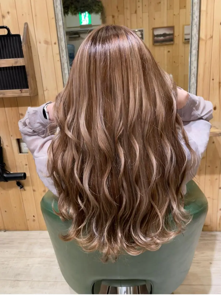 ロング カラー ハイトーン belle ナホのヘアスタイル