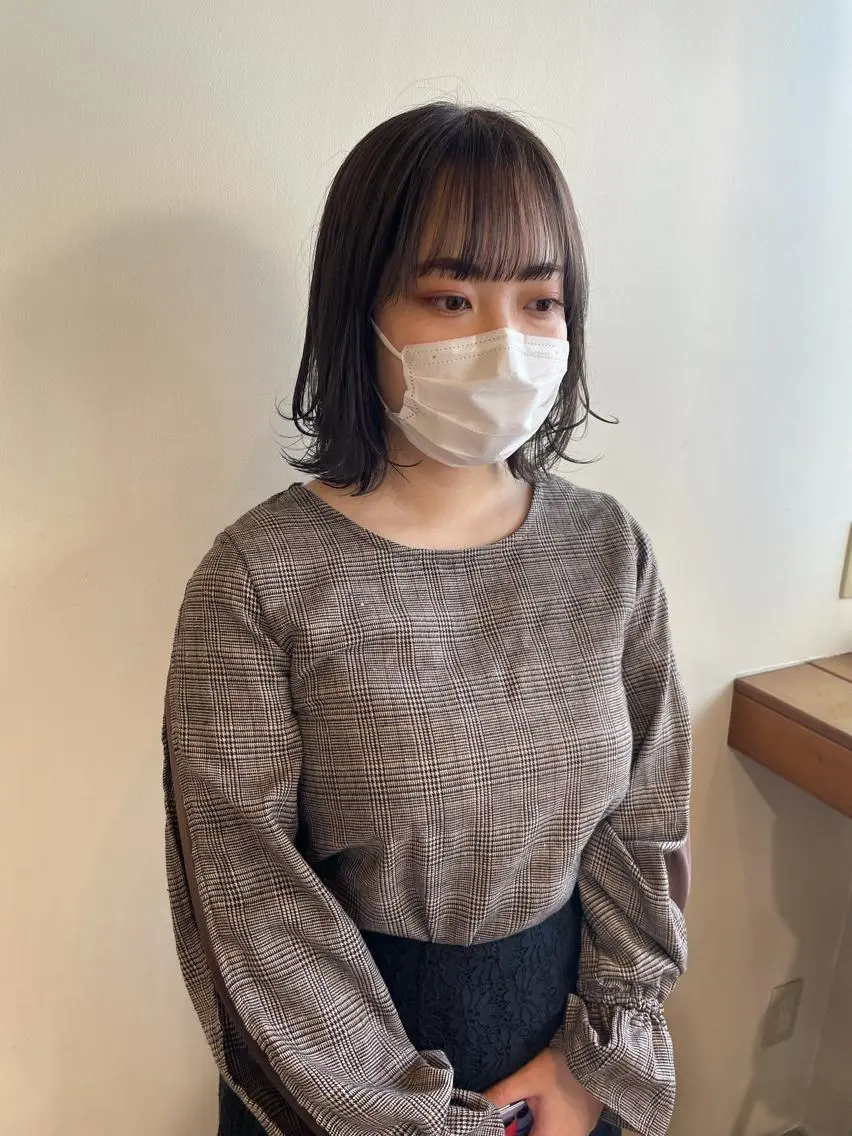 ミディアム カラー ブリーチ グレージュ カット ヘアカラー トリートメント MIOベージュカラー 柔らかいカラーのヘアスタイル