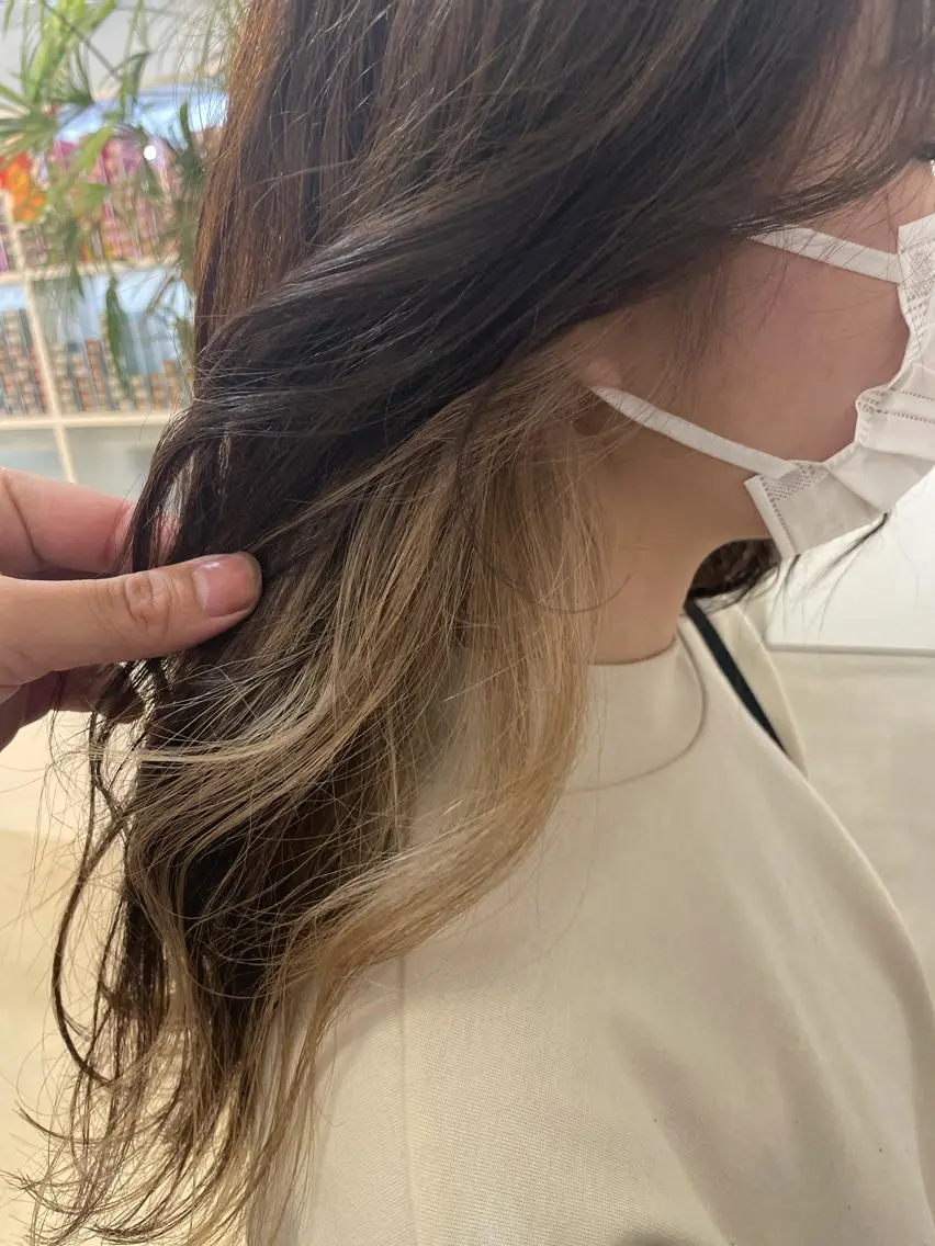 ロング ヘアカラー 國井 瑞貴のヘアスタイル