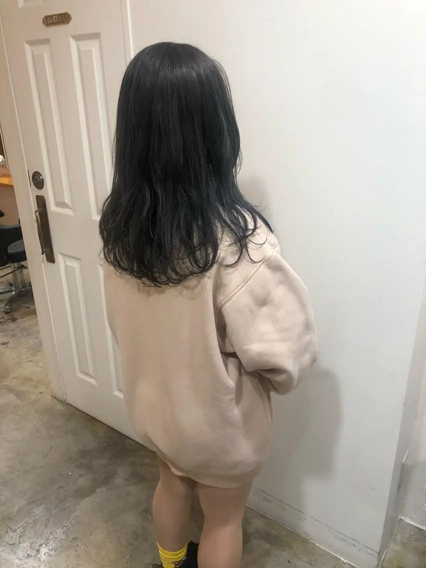 ミディアム カラー カット ヘアカラー トリートメント MIOベージュカラー 柔らかいカラーのヘアスタイル