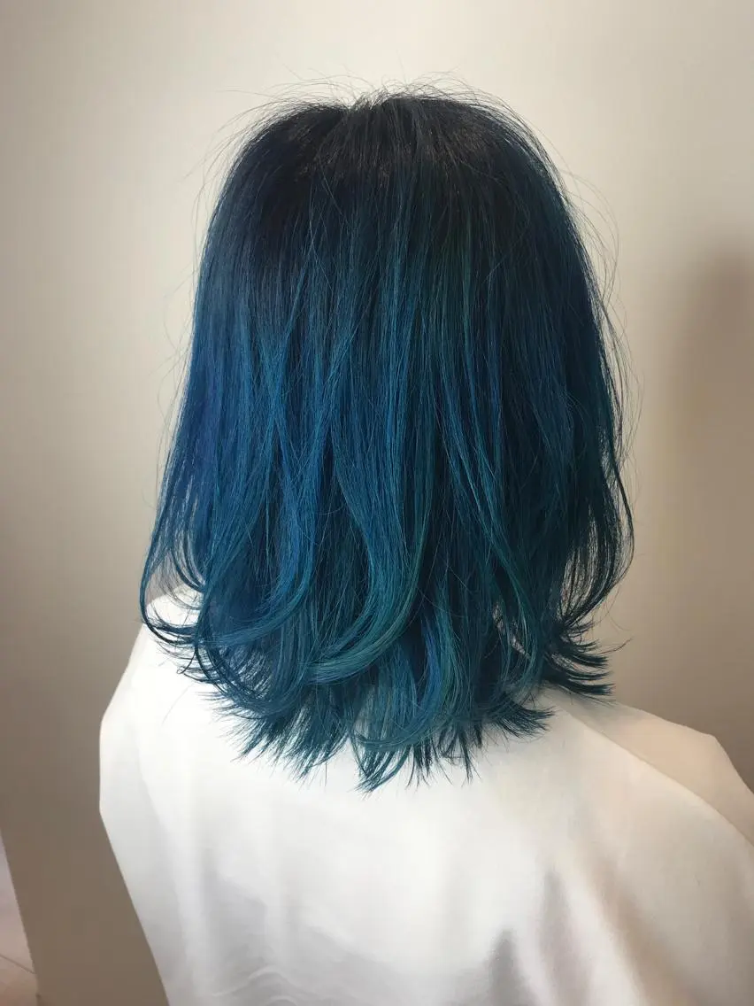 ミディアム カラー ブルーカラー グラデーションカラー インナーエクステ渋谷 🦋KAJIのヘアスタイル