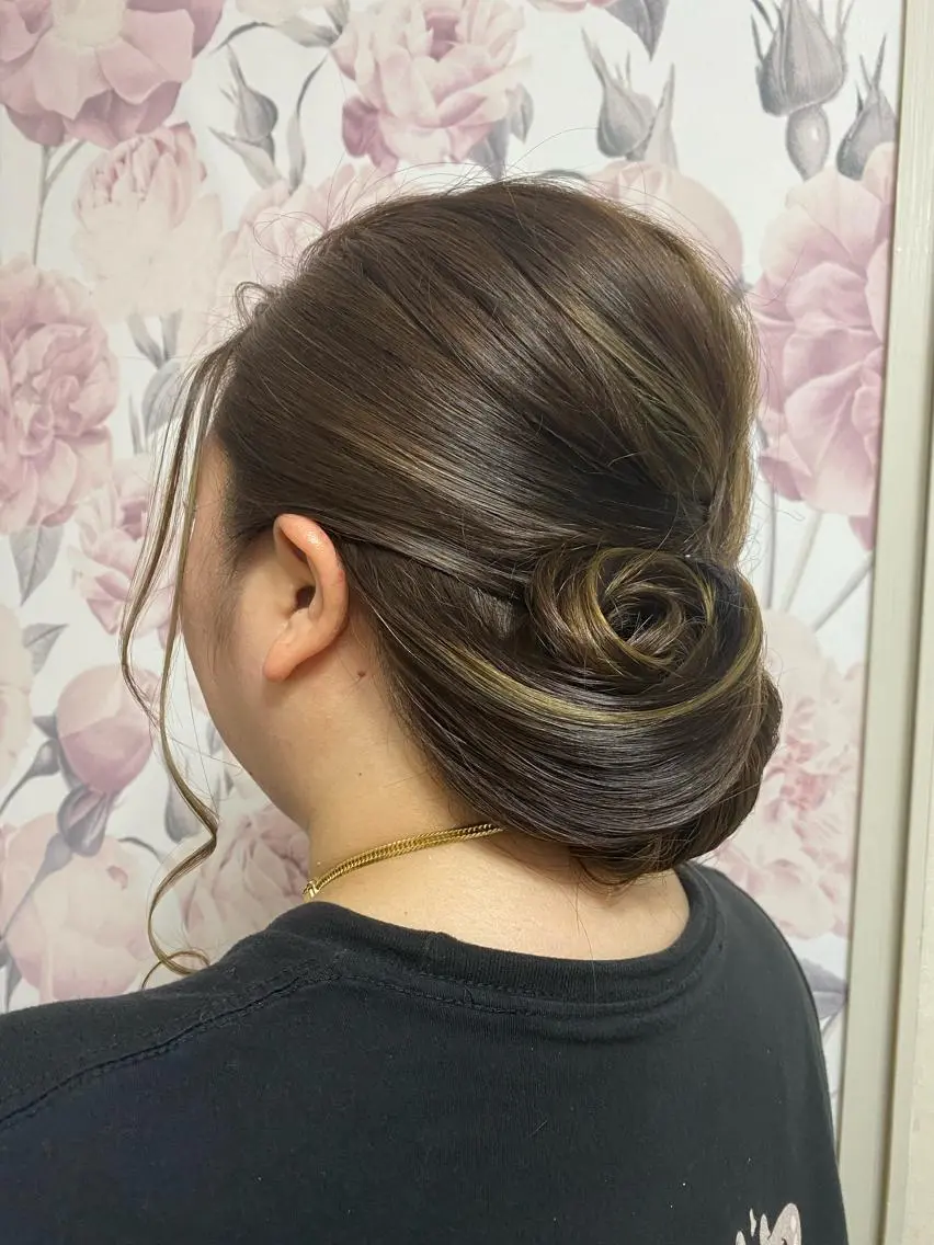 ロング ヘアアレンジ ヘアセット Lovely Dollsの眉毛・アイブロウイメージ
