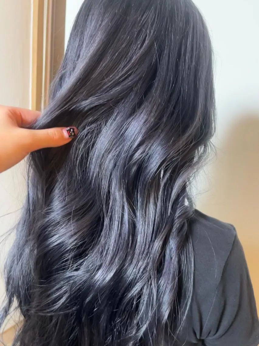 ロング カラー ブリーチ 透明感カラー ダークグレー Hair...DiA YUNAのヘアスタイル