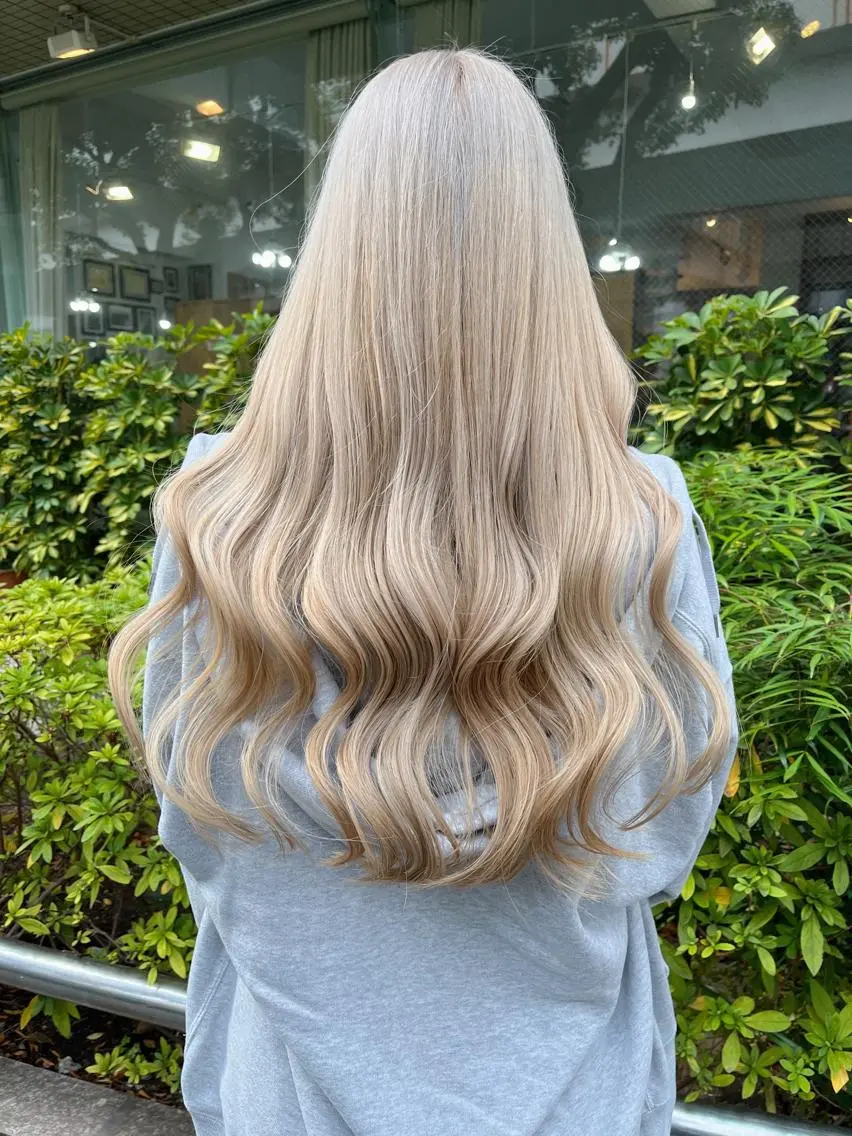 ロング カラー 編み込みエクステ シールエクステ バレイヤージュ ブリーチ ブロンド ヘアカラー トリートメント モモカ/ハイトーン /バレイヤージュのヘアスタイル