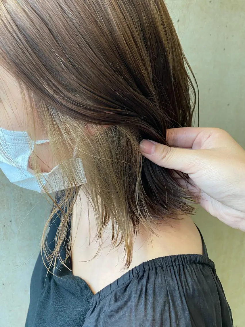 ミディアム カラー ベージュカラー ブリーチ インナーカラー ミルクティーベージュ ボブ ヘアカラー エクステ/ハイトーン /インナー礒野朱里のヘアスタイル