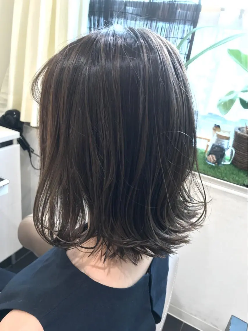 ショート カラー ブルーカラー ブルージュ ハイライトカラー ハイライト 外ハネヘア カット ヘアカラー 山崎俊輔/髪質改善 /バレイヤージュのヘアスタイル