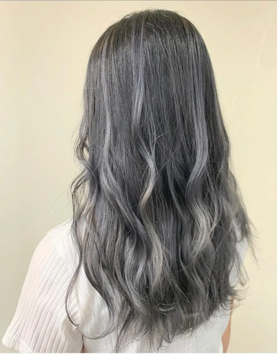 ロング カラー バレイヤージュ シルバー ホワイトシルバー レイヤーカット 浦野 剛志のヘアスタイル