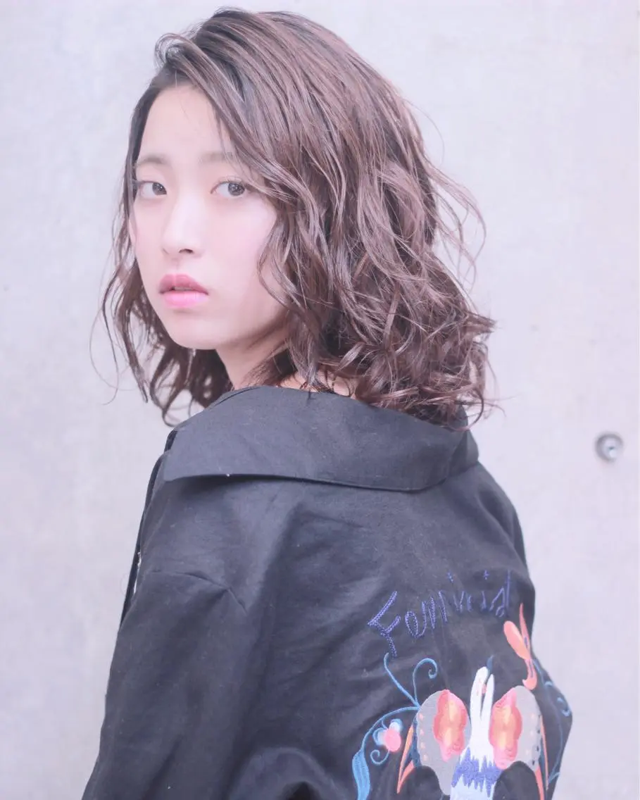 ミディアム カラー 及川 光のヘアスタイル