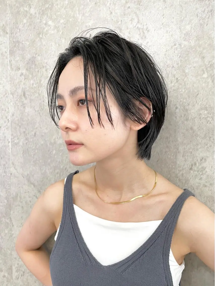ショート ショートボブ ショートレイヤー ハンサムショート ボブ レイヤーカット カット 透明感カラー 大人グレージュ有村のヘアスタイル