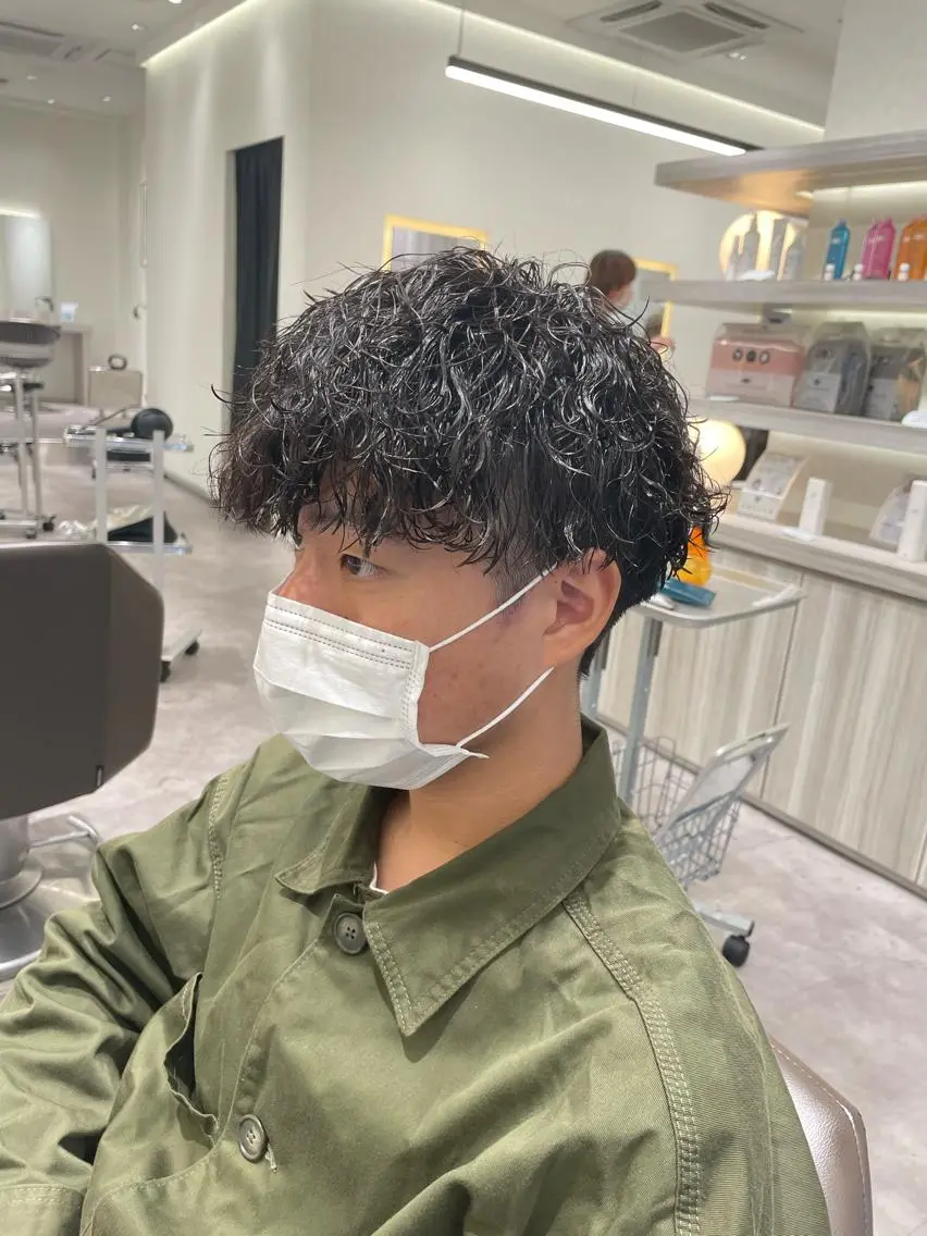ショート パーマ メンズ メンズブリーチ メンズハイライト メンズメッシュ メンズパーマ メンズツイストパーマ メンズ特化/今池駅 徒歩1分/岡本一真のヘアスタイル