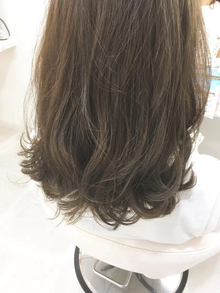 ミディアム セミロング カラー アッシュ 髪質改善 中川 翔のヘアスタイル