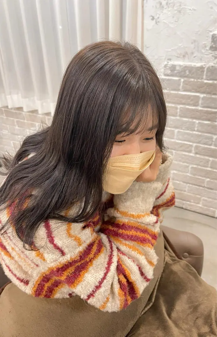 セミロング カラー 中堀 遥のヘアスタイル