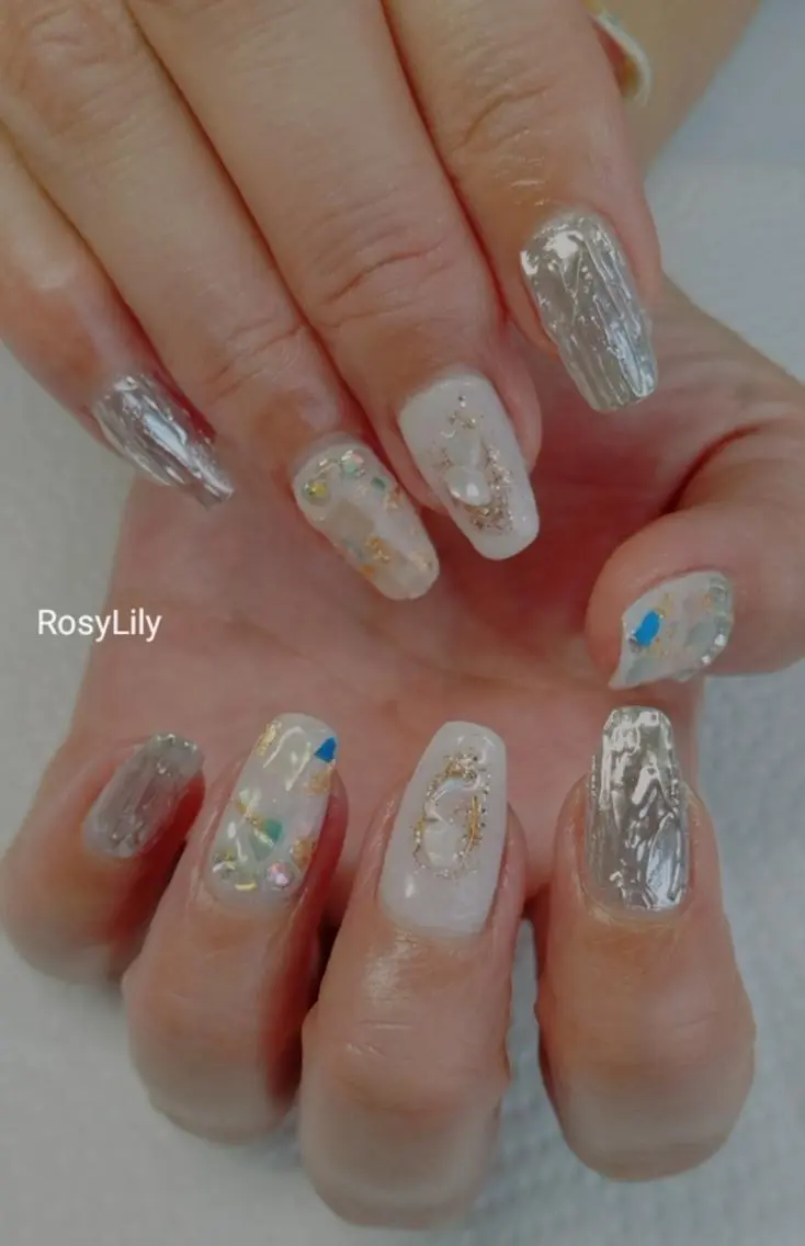 ネイル ミラーネイル 持ち込み シルバー プライベートサロン Rosy Lilyのネイルデザイン