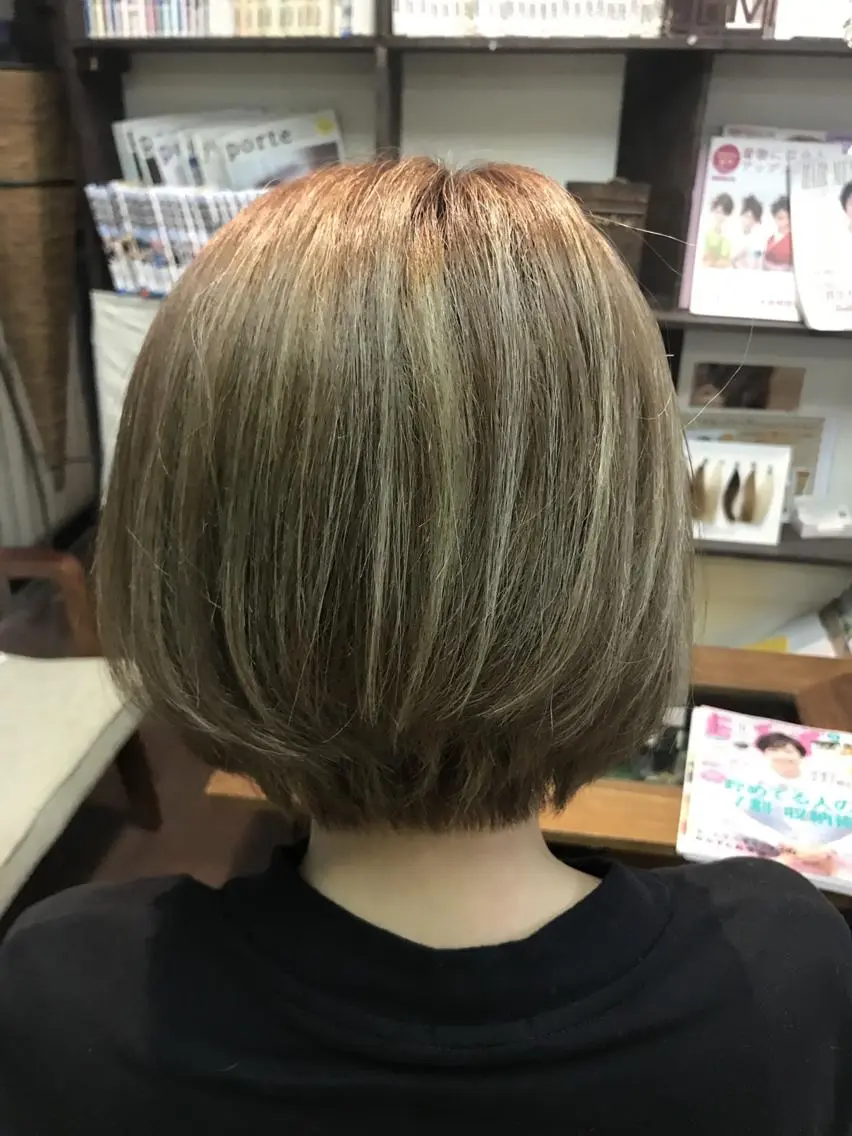 ショート カラー ハイライトカラー ハイトーンカラー ハイライト hair works raptureのヘアスタイル