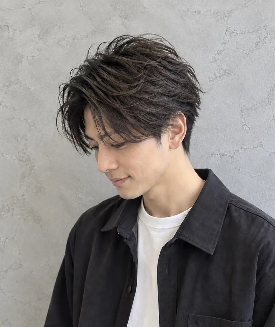 ショート パーマ メンズ ショートレイヤー ビジネス メンズショート 刈り上げ アッシュ 脇田 麗乃のヘアスタイル