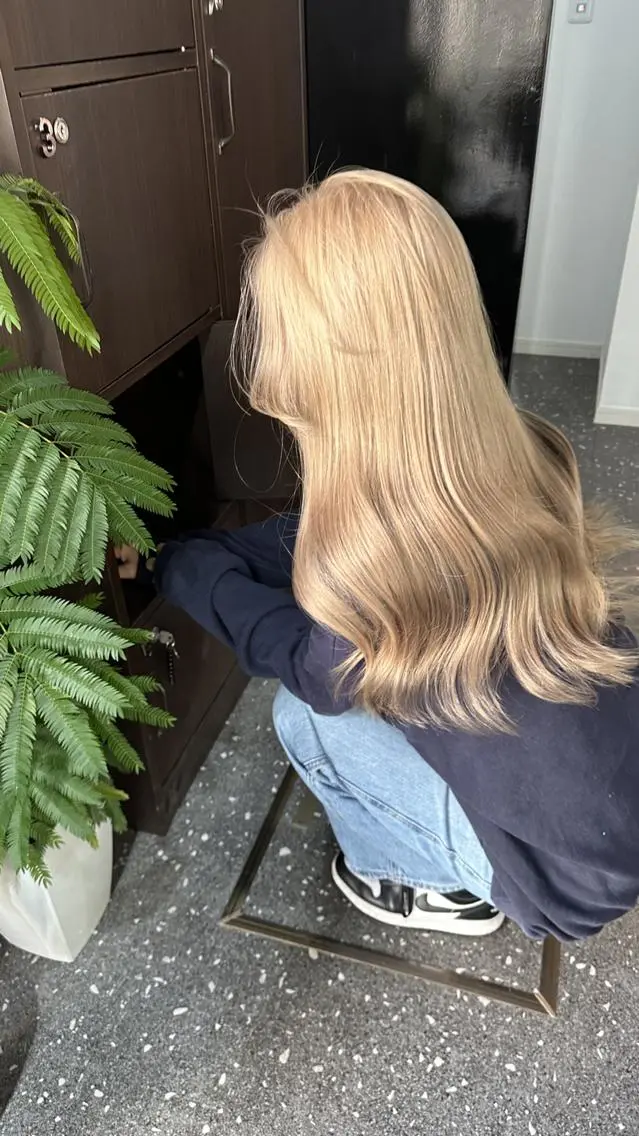 ロング カラー 透明感カラー 顔まわりレイヤー 韓国風ヘア レイヤーカット ロング カット ヘアカラー トリートメント 要プライベートサロン vert🌿マルイ裏のヘアスタイル