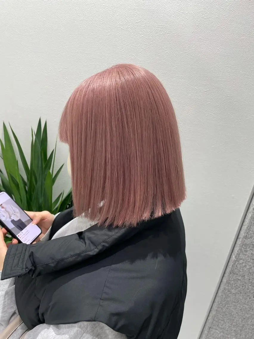 ショート 名古屋ムラ修正 ハイトーンのヘアスタイル