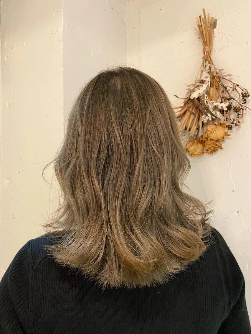 ミディアム カラー ベージュカラー ハイライトカラー ハイライト なかまみさと 🌼極上ヘッドスパのヘアスタイル