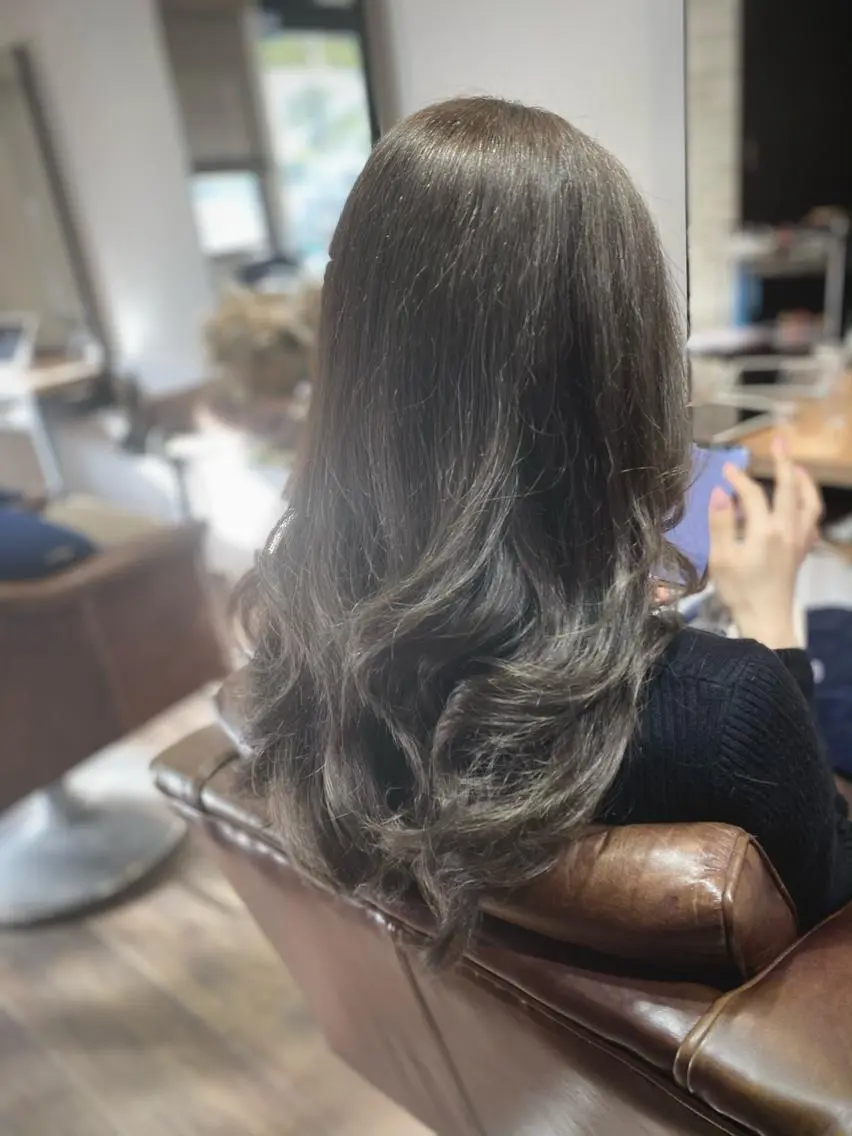 セミロング カラー リンネ 甲東園のヘアスタイル