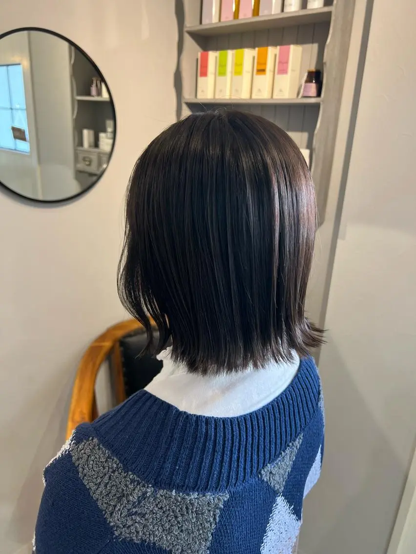 ミディアム カラー 切りっぱなしボブ アッシュ アッシュグレー ボブ カット ヘアカラー トリートメント 西村 美羽のヘアスタイル