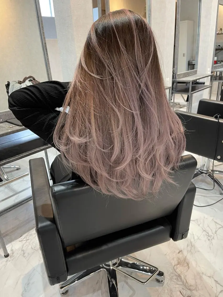 セミロング カラー ヘアアレンジ バレイヤージュ デザインカラー ハイライトカラー 外国人風カラー ハイライト アンドウ ユウ/ レイヤーカット/韓国のヘアスタイル