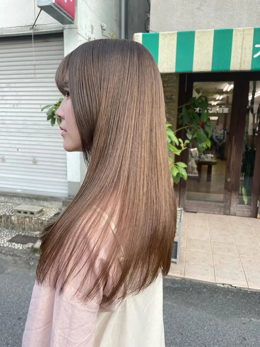 ロング カラー ブリーチ グレージュ ブリーチなしカラー ロング Sakura .のヘアスタイル