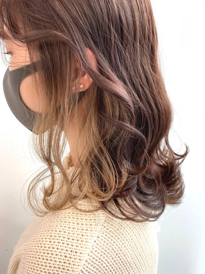 ミディアム カラー ヘアアレンジ ベージュカラー ブリーチ イヤリングカラー ホワイトベージュ ヘアカラー トリートメント 🦄インナーカラー 🦄貫井彩花のヘアスタイル