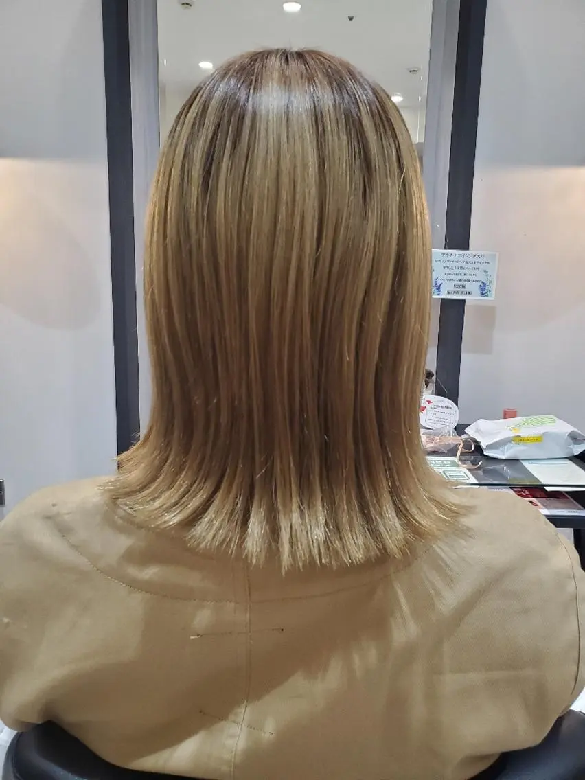 ミディアム 外ハネヘア はんだ さきえのヘアスタイル