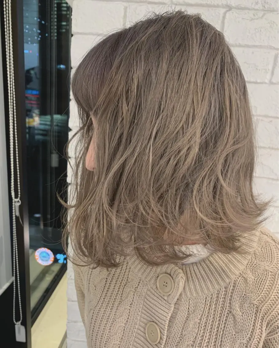 ミディアム カラー 韓国レイヤー×艶髪 ハイトーンRyukiのヘアスタイル
