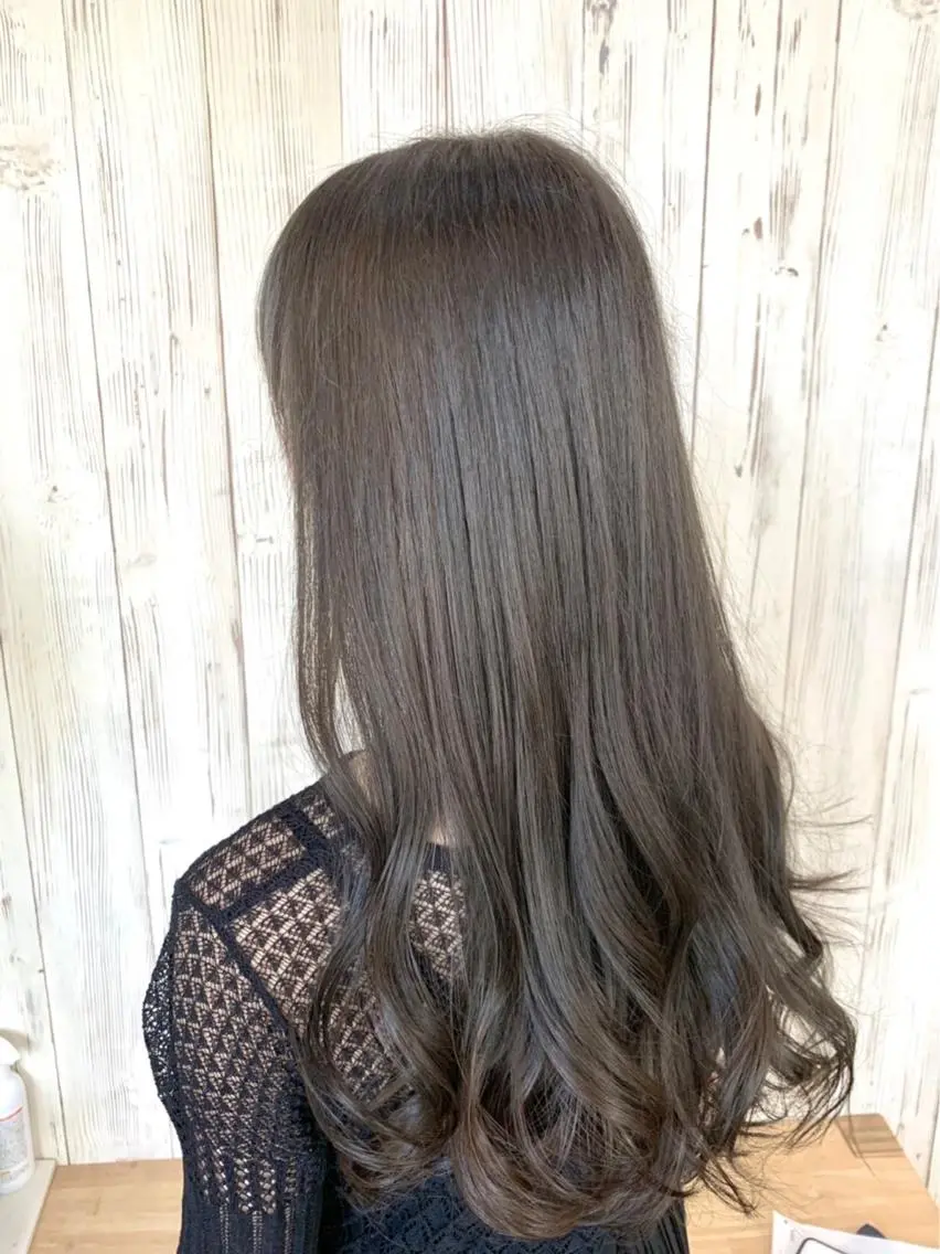 ミディアム ヘアカラー MINAKO .のヘアスタイル
