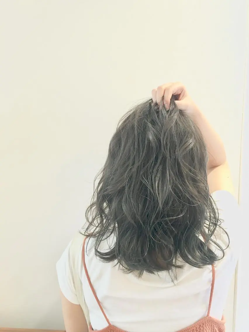 ミディアム カラー パーマ ヘアアレンジ メンズ メンズブリーチ メンズハイライト ブリーチ 透明感カラー グレージュ 福元友梨 ディレクター✂️のヘアスタイル