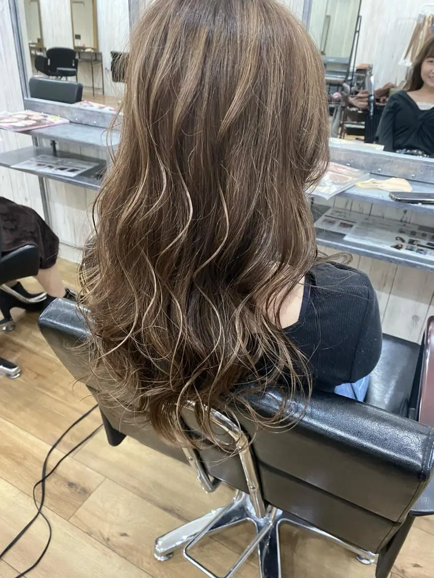 ロング カラー ヘアアレンジ ネイル アディクシーカラー ブリーチ 透明感カラー エドルカラー ハイライトカラー カット ヘアカラー 夜23時まで予約🉑 reverieあきらのヘアスタイル