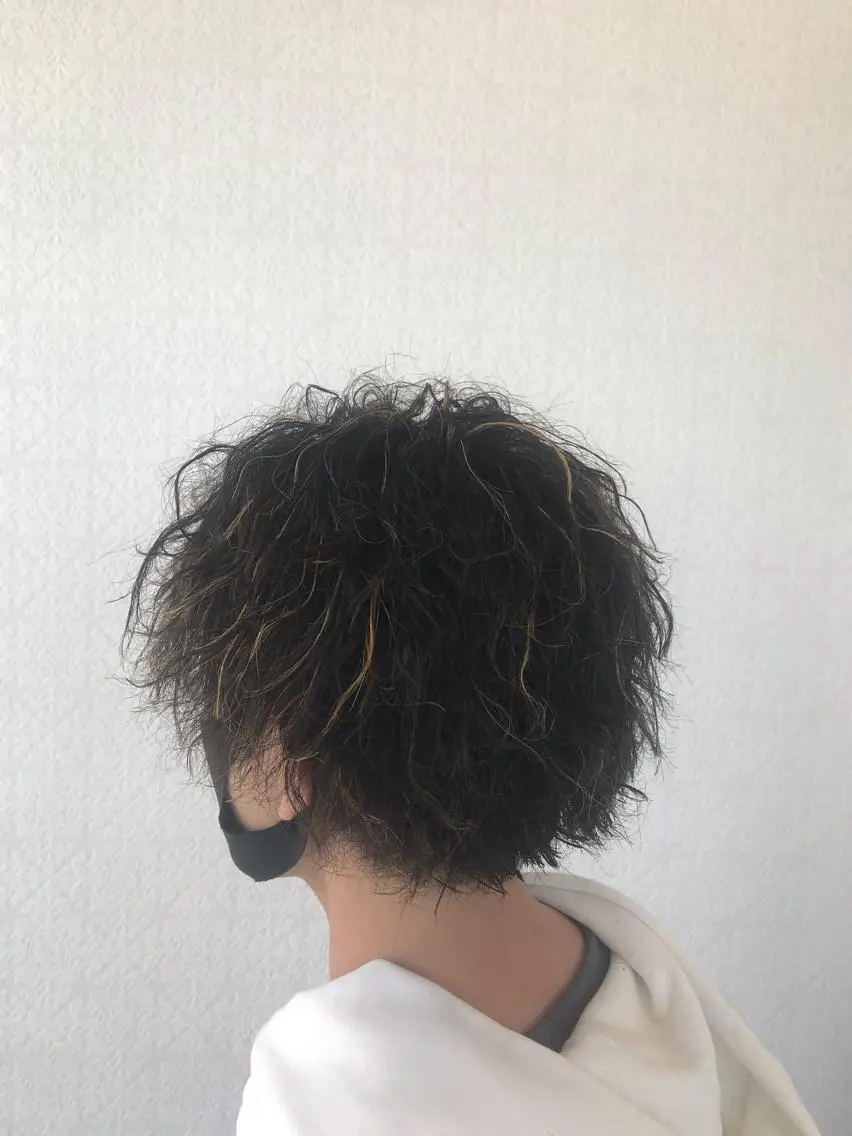 メンズ メンズハイライト メンズパーマ ヘアカラー トリートメント 豊田 恭平のヘアスタイル