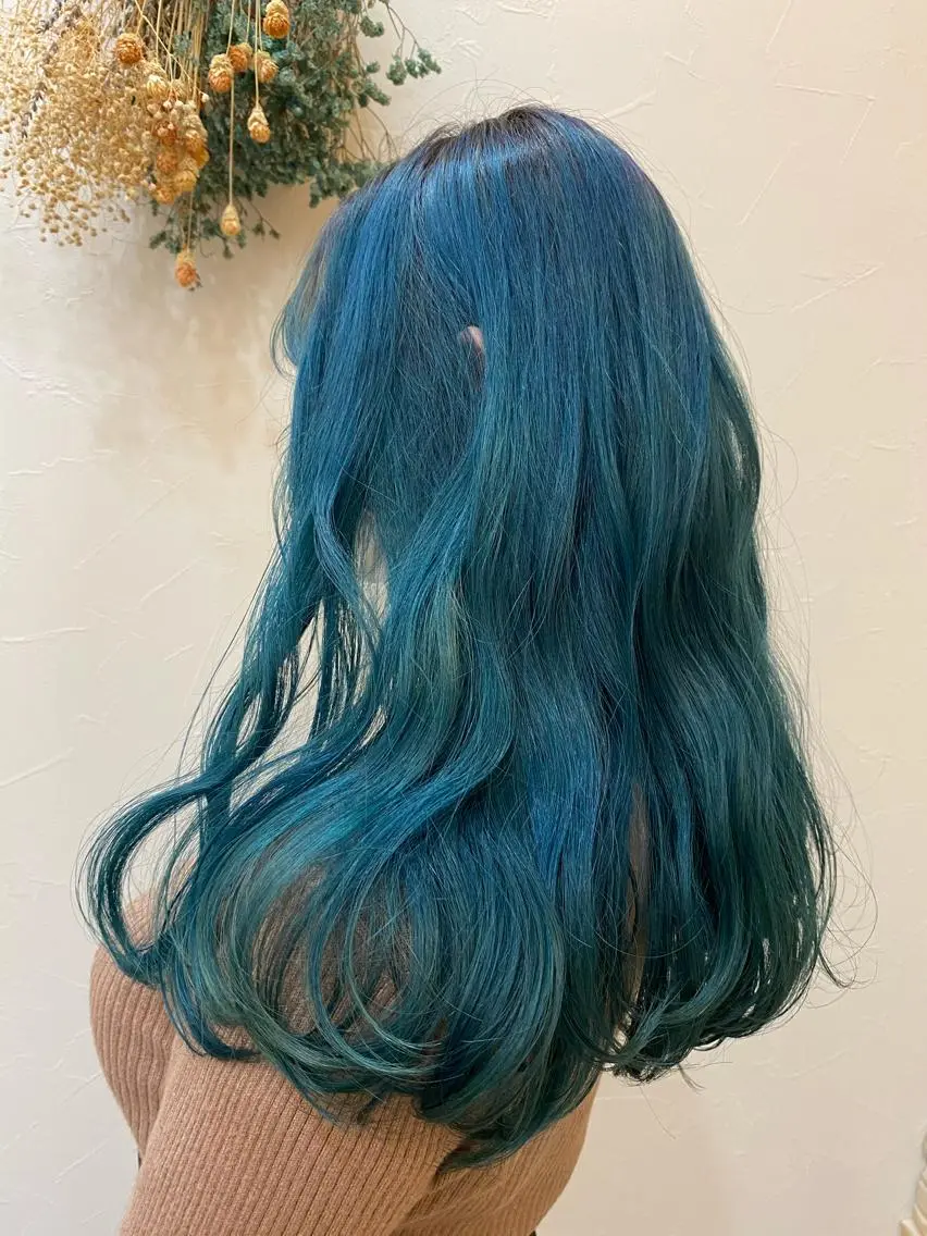 ロング カラー ヘアアレンジ ブリーチ ブルーカラー かえ🩶韓国ボブ🎀 透明感カラー🥣のヘアスタイル