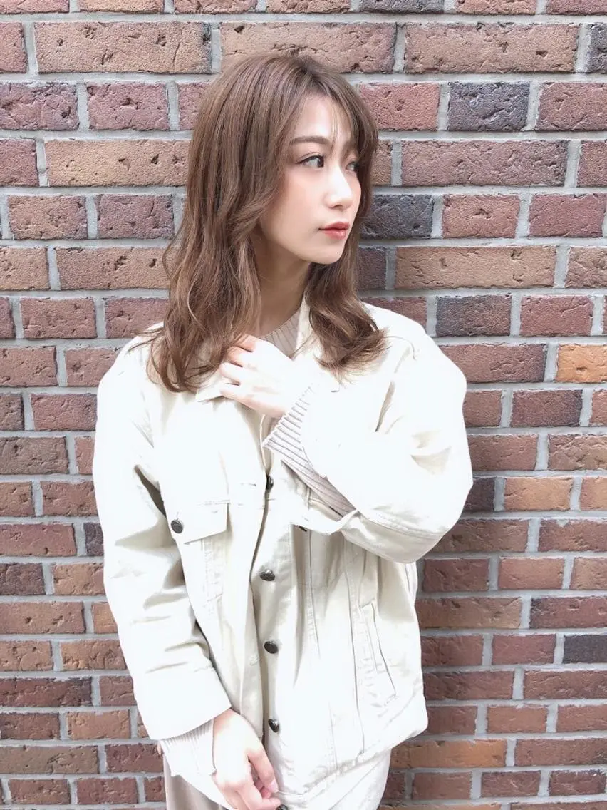 セミロング カラー ヘアアレンジ ベージュカラー イルミナカラー ミルクティーベージュ カット Cecilhair セシルヘアー神戸元町のヘアスタイル
