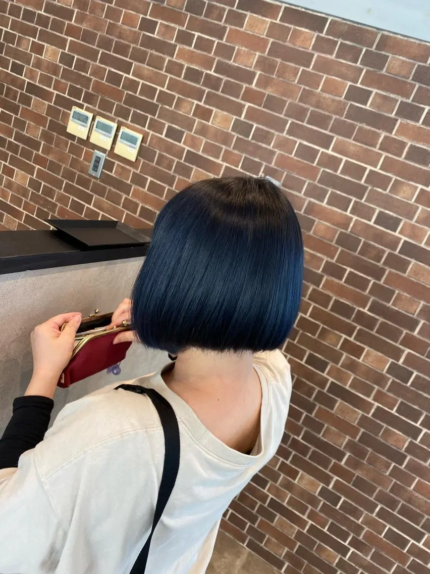 カラー 黒髪 ブルーカラー ブルーブラック ヘアカラー トリートメント KAITOH ATSUSHIのヘアスタイル