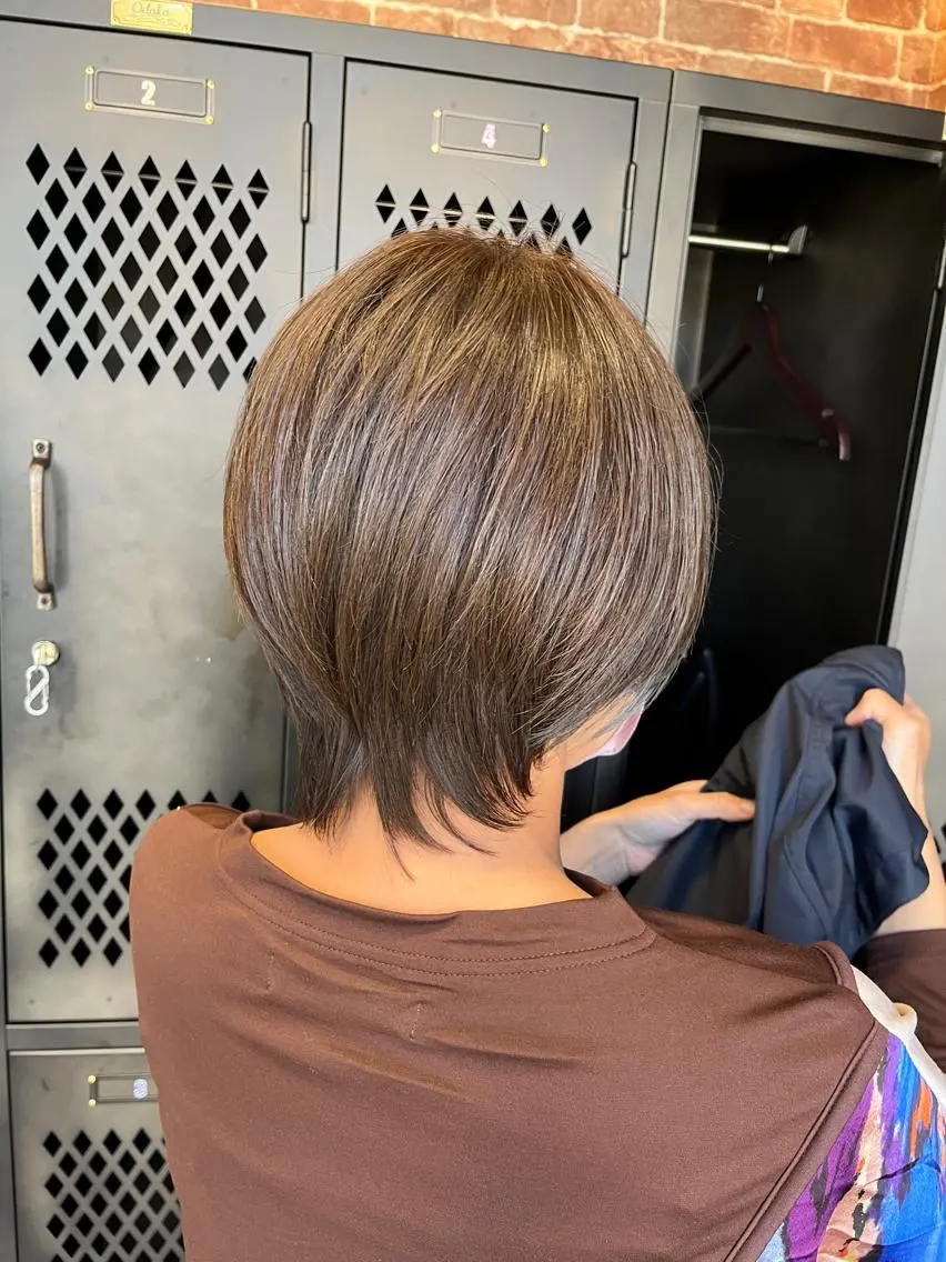 ミディアム カラー パーマ ヘアアレンジ メンズ キッズ ネイル マツエク・マツパ アイブロウ ミディアムパーマ メンズハイライト メンズパーマ ブラウンカラー ケアカラー 久木原 ゆりのヘアスタイル