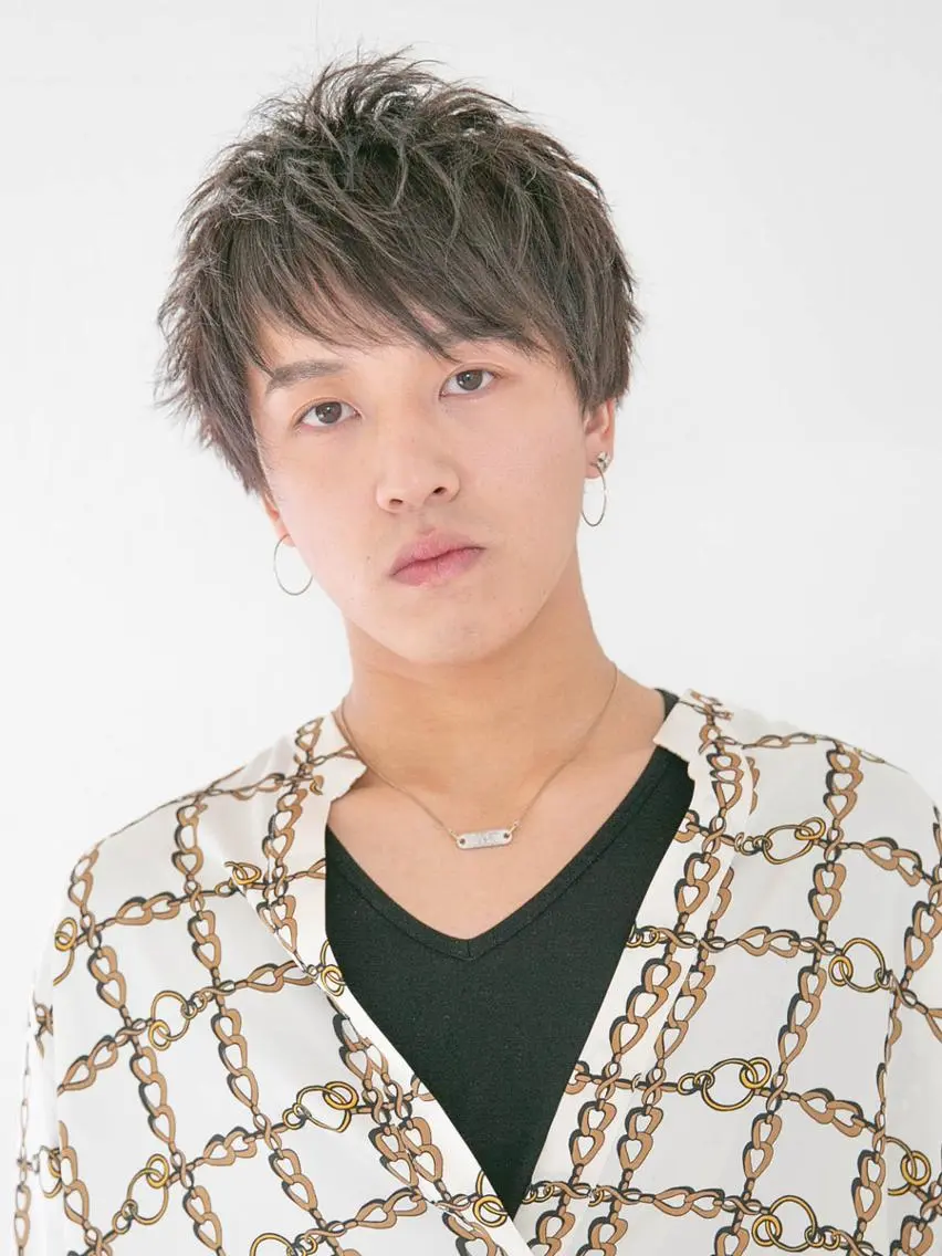 ショート カラー メンズ 倉橋 俊輔のヘアスタイル