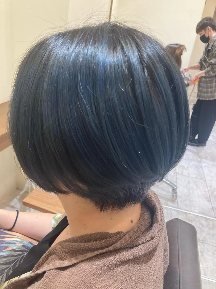 ショート カラー ブリーチ ブルーカラー Yamamoto 半個室美容室zinaのヘアスタイル