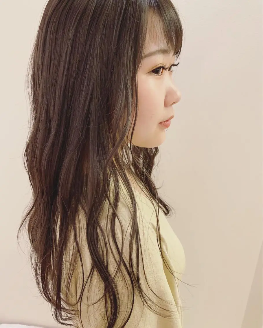 ミディアム カラー ヘアアレンジ 小林 遥香の眉毛・アイブロウイメージ