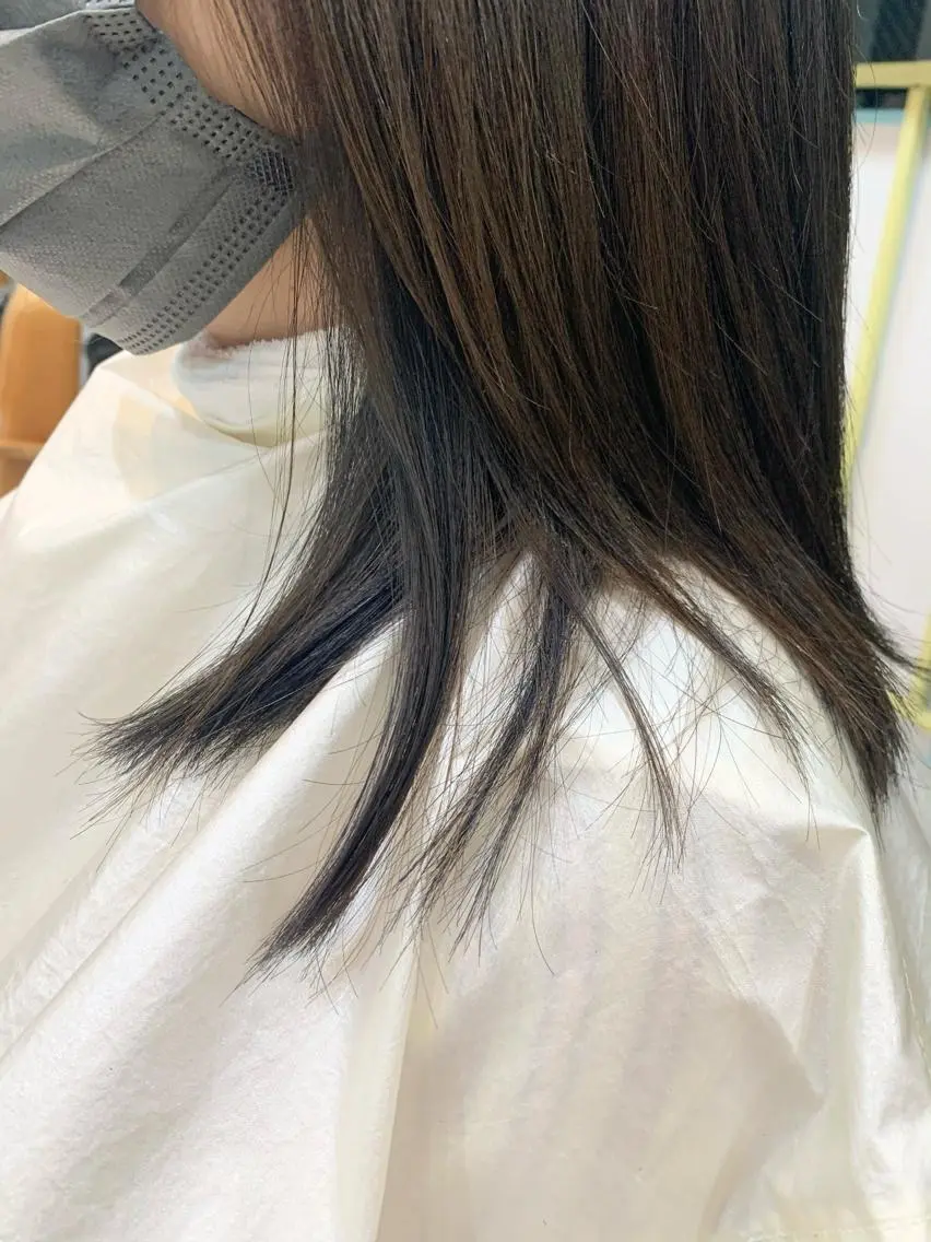 セミロング カラー ブリーチ ブルーカラー レイヤースタイル⭐️ 村上のヘアスタイル
