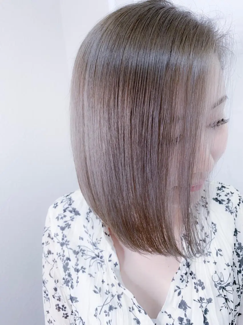 ショート カラー ベージュカラー ブリーチ 透明感カラー フォギーベージュ ラベンダーカラー ヘアカラー BOX mico.のヘアスタイル