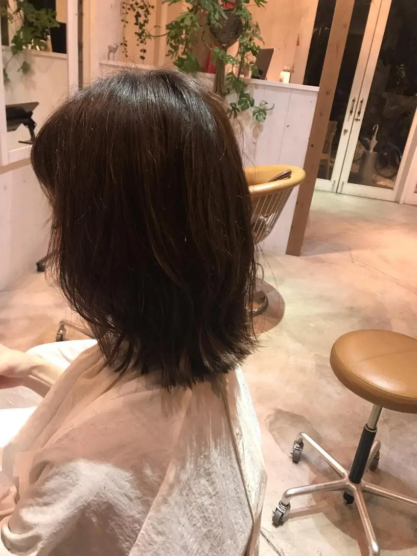 ミディアム ボブ 外ハネヘア 長尾 桃佳のヘアスタイル
