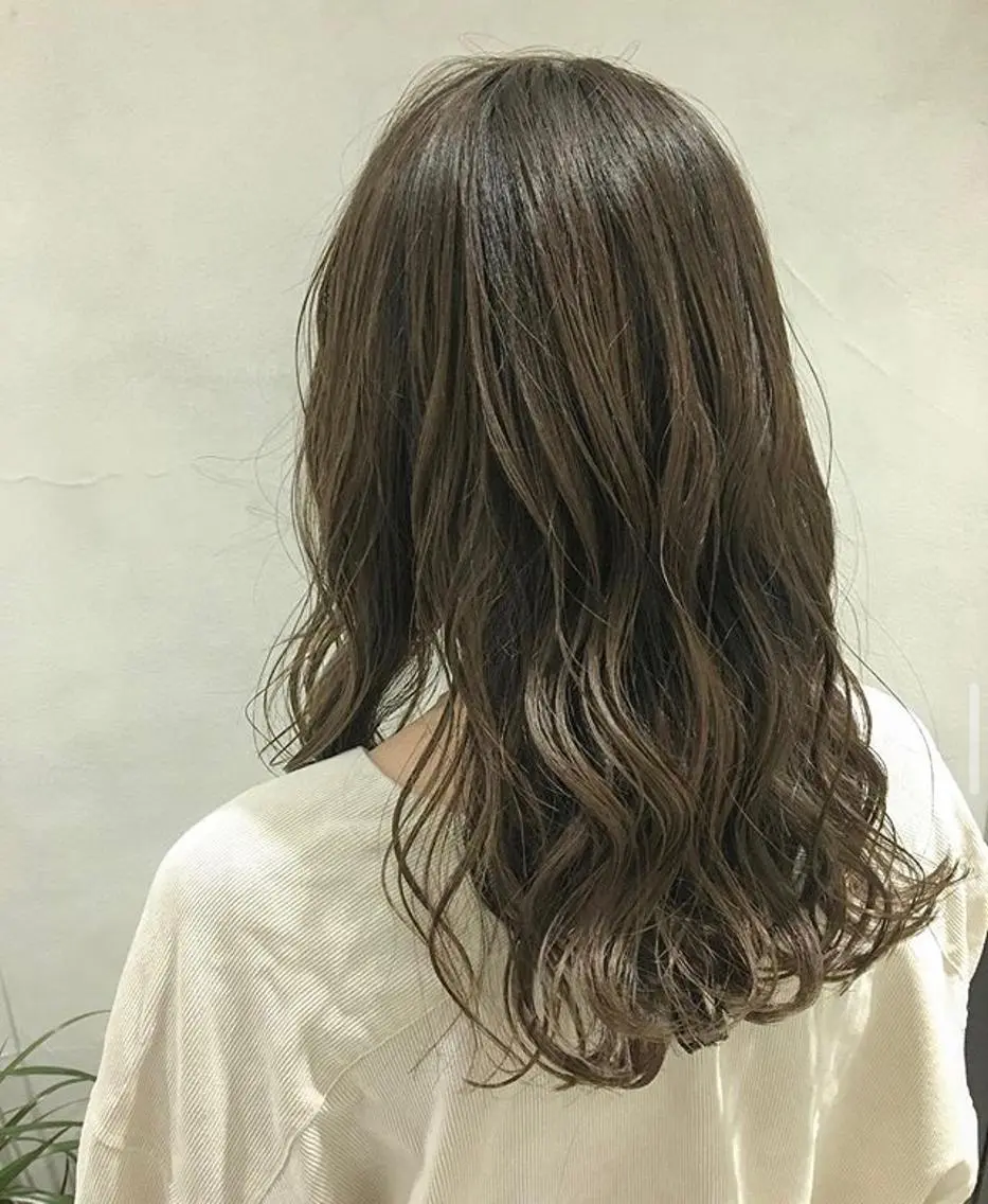 ロング カラー ヘアアレンジ アッシュ アッシュグレー アッシュグレージュ ブリーチ グレージュ エグチ アキラのヘアスタイル