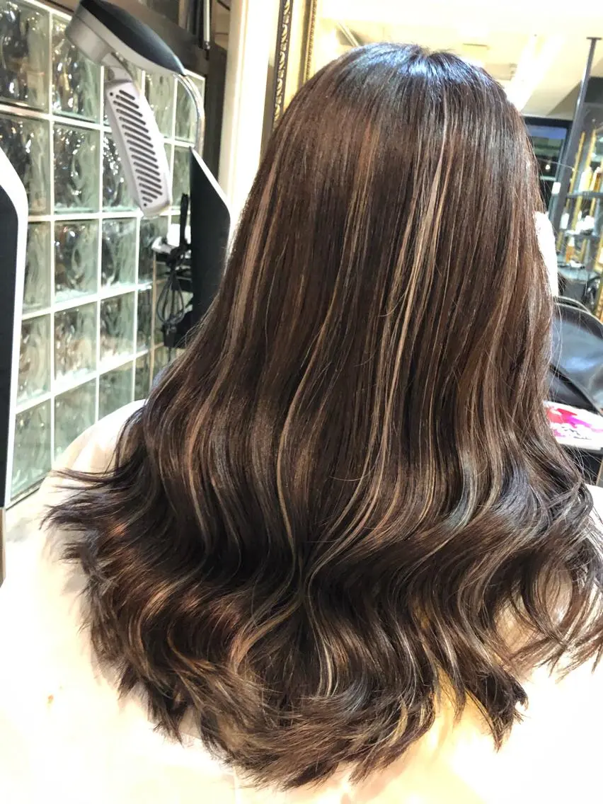 セミロング カラー ハイライトカラー ハイライト レイヤーカット 早崎太生のヘアスタイル