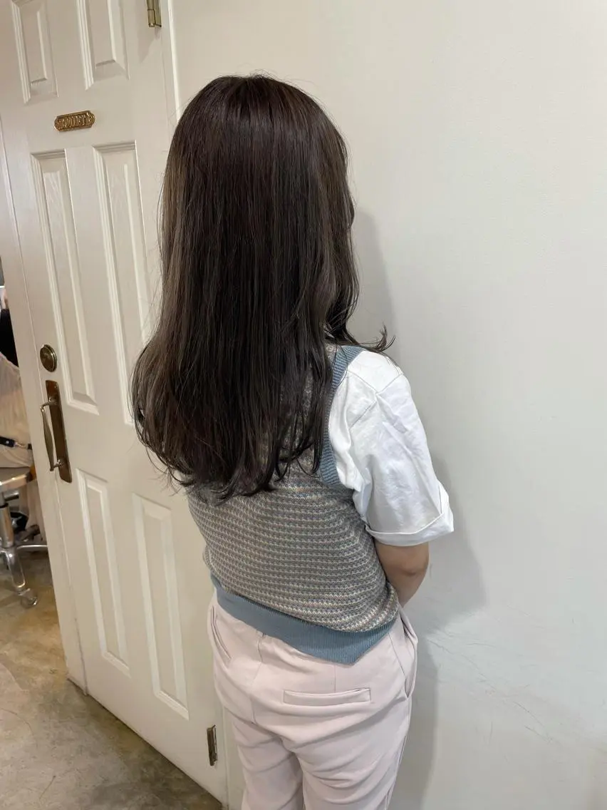 ミディアム カラー ヘアカラー トリートメント MIOベージュカラー 柔らかいカラーのヘアスタイル