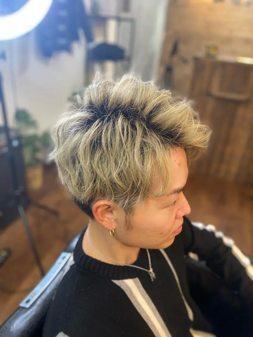 ショート カラー メンズ メンズブリーチ ブリーチ カット ヘアカラー トリートメント Luzir⭐︎ GEN⭐︎のヘアスタイル